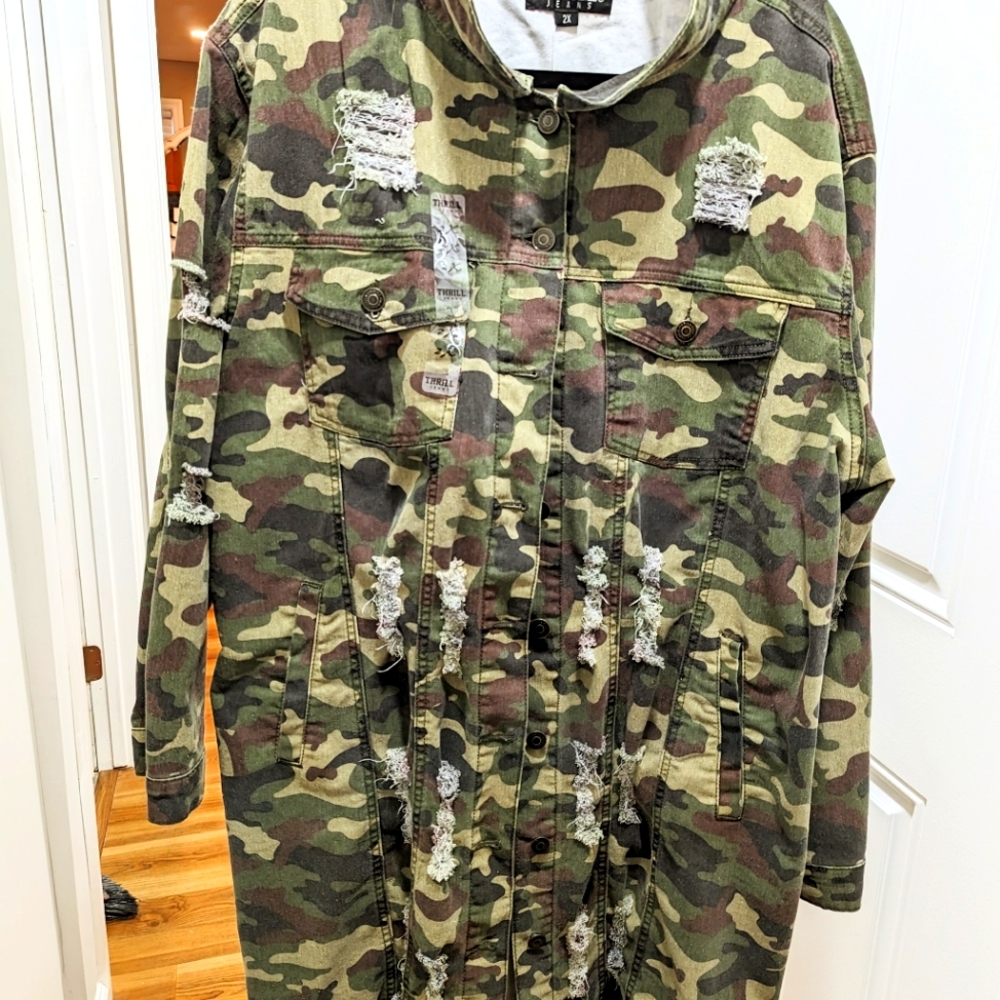 Distressed Camo Jackwt